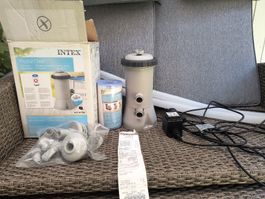 Intex Krystal Clear Kartuschenfilterpumpe 2.3 m3/h neuwertig