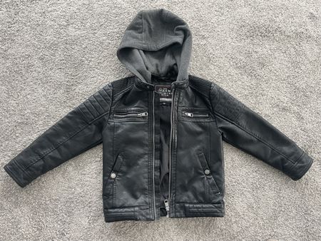 Jacke für coole Jungs Grösse 128