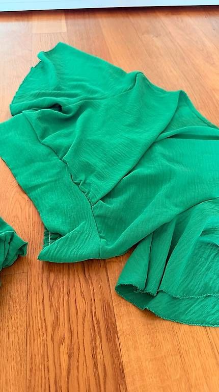 Lotti di vestiti: Grün Set (Top+Hose)  – Usato da Au ZH venduto da mmzsofia 1
