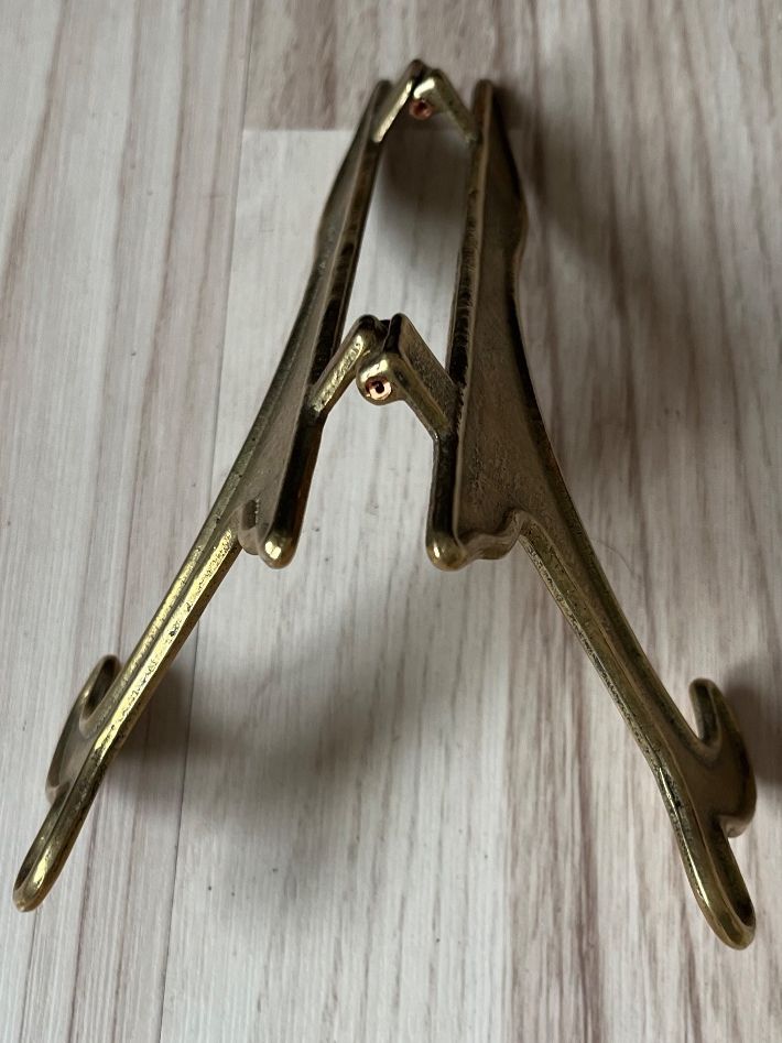 Autres décorations & accessoires: Antiker und spezieller MESSING-TELLER-/BILDER-STÄNDER – D'occasion à Islikon par sav_m8xk 2