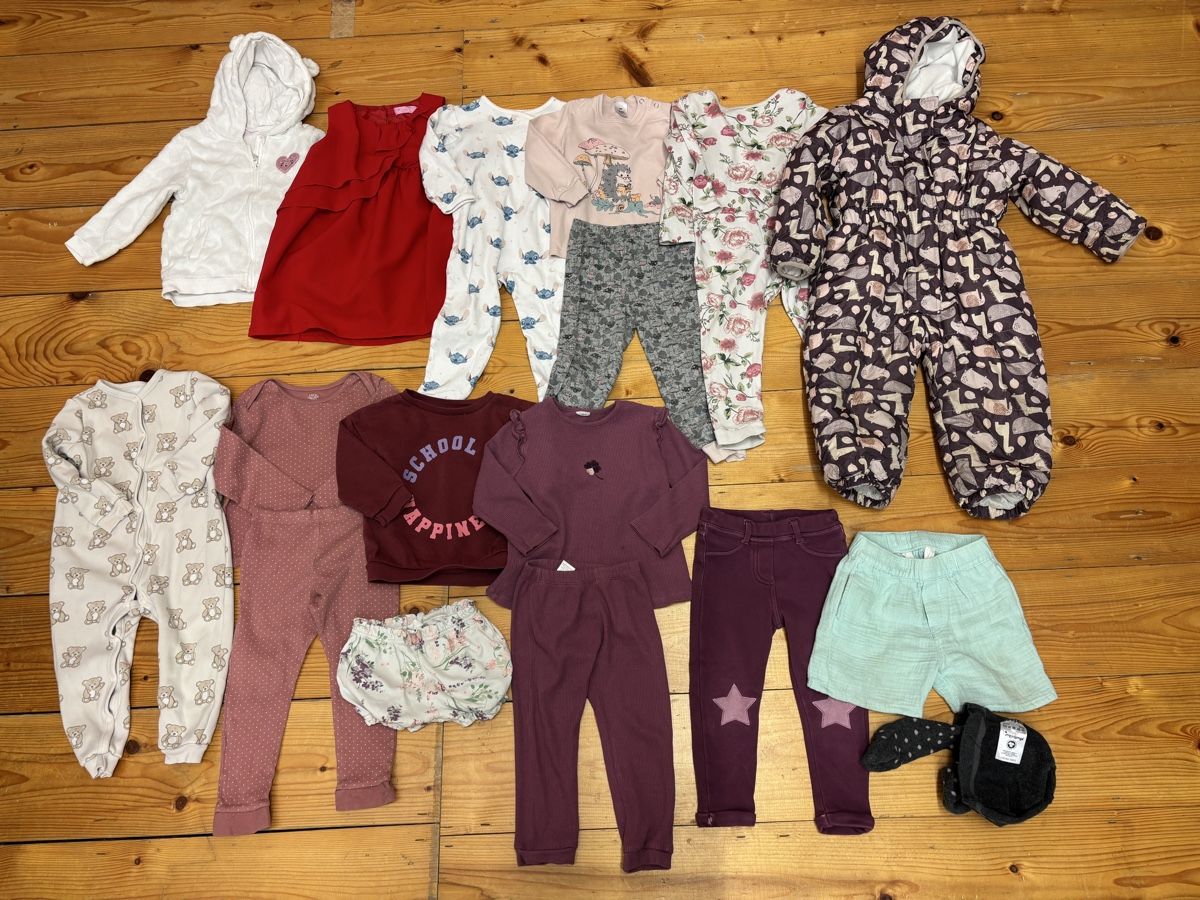 Lotti & Set di vestiti: Kleiderpaket Mädels, Grösse 92 – Usato da Büren an der Aare venduto da Nikito2001
