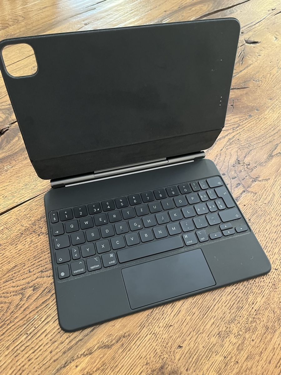Apple Tablet PC: IPad 11Air 256GB SpaceGray M2 mit Magic Keyboard 11 – Usato da Aesch BL venduto da flugsaurier73 3