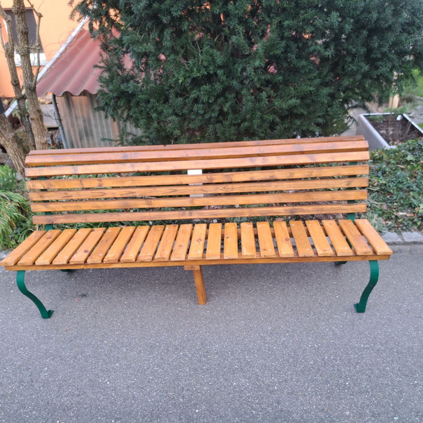 Panchine: sehr schoene bank – Usato da Benzenschwil venduto da 007tinu