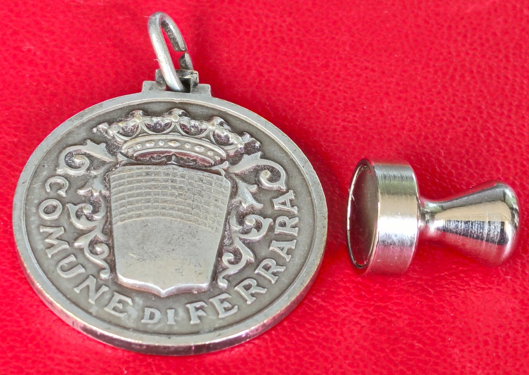 Medaglie: Anhänger "COMUNE DI FERRARA" mit Castello Estense – Usato da Zürich venduto da Tanteemma369 2