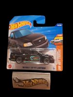 HW Hot Trucks 2025 99 Ford F-150 SVT Lightning 7/10 S
