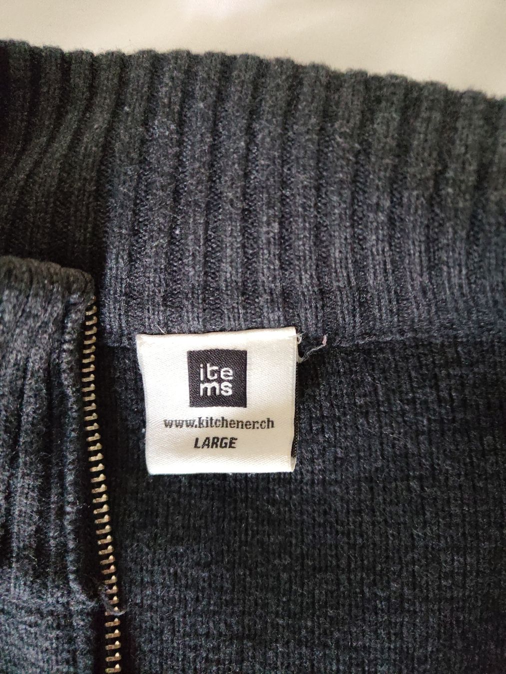 Vestes: Sweatjacke mit Reissverschluss – D'occasion à Frutigen par 20silas02 1