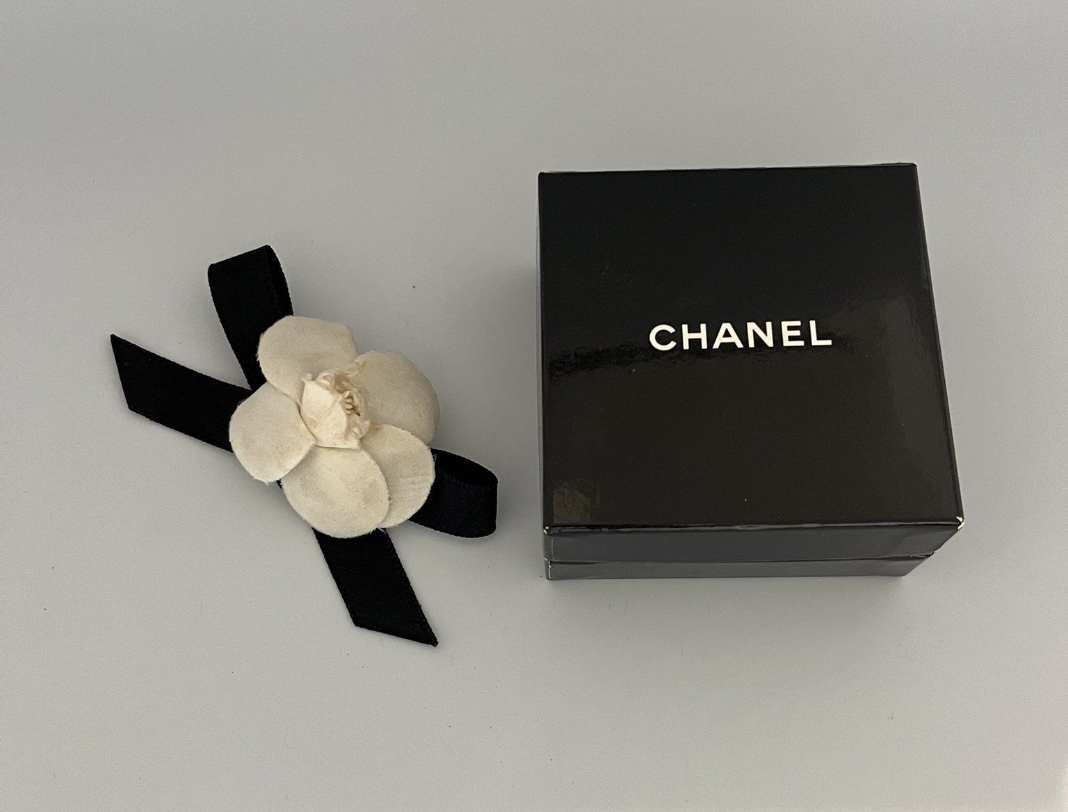 Chanel Spille & Fermagli: Chanel Ansteckblume Vintage – Usato da Wettswil venduto da PeterVoArosa 2