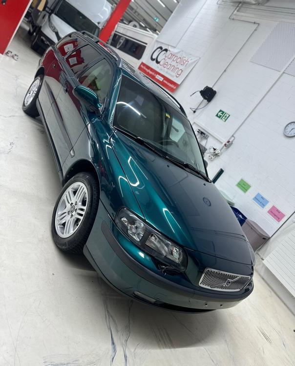 Volvo V70 2.4 AWD MFK + Zahnriemen NEU