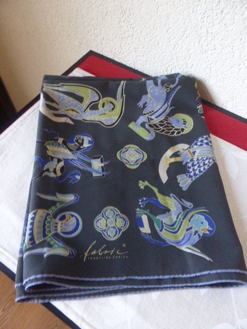 Fabric Frontline Foulard & Sciarpe: Seidenschal Fabric Frontline neuwertig – Usato da Hitzkirch venduto da kleinerbaer01