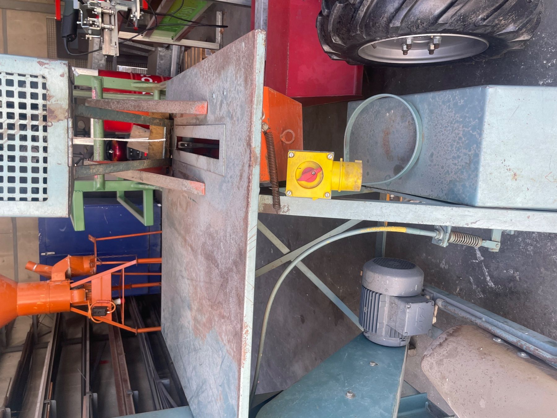 Machines à relier: Pflanzenbindemaschine – D'occasion à Cazis par JVA-Realta 1