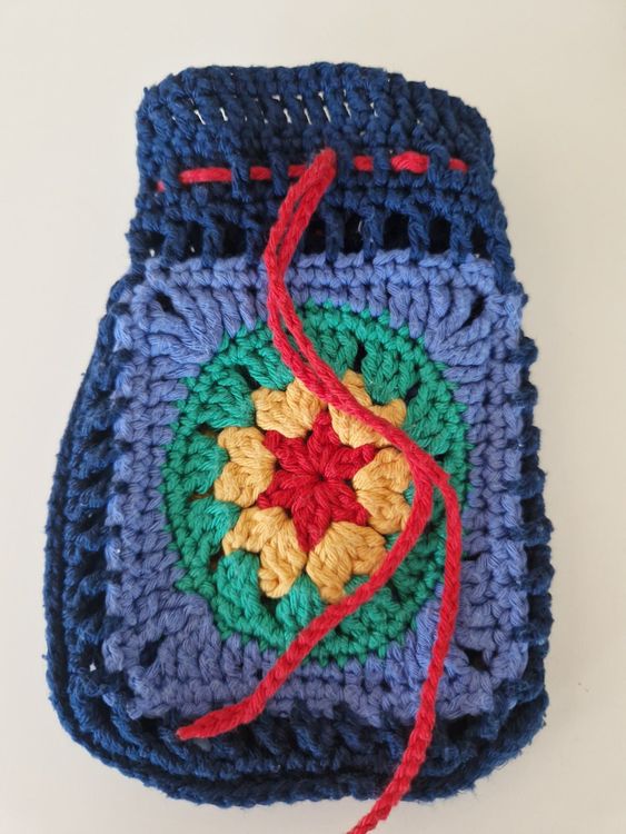 handgemachter-kleiner-beutel-tasche-geh-kelt-granny-square-gebraucht