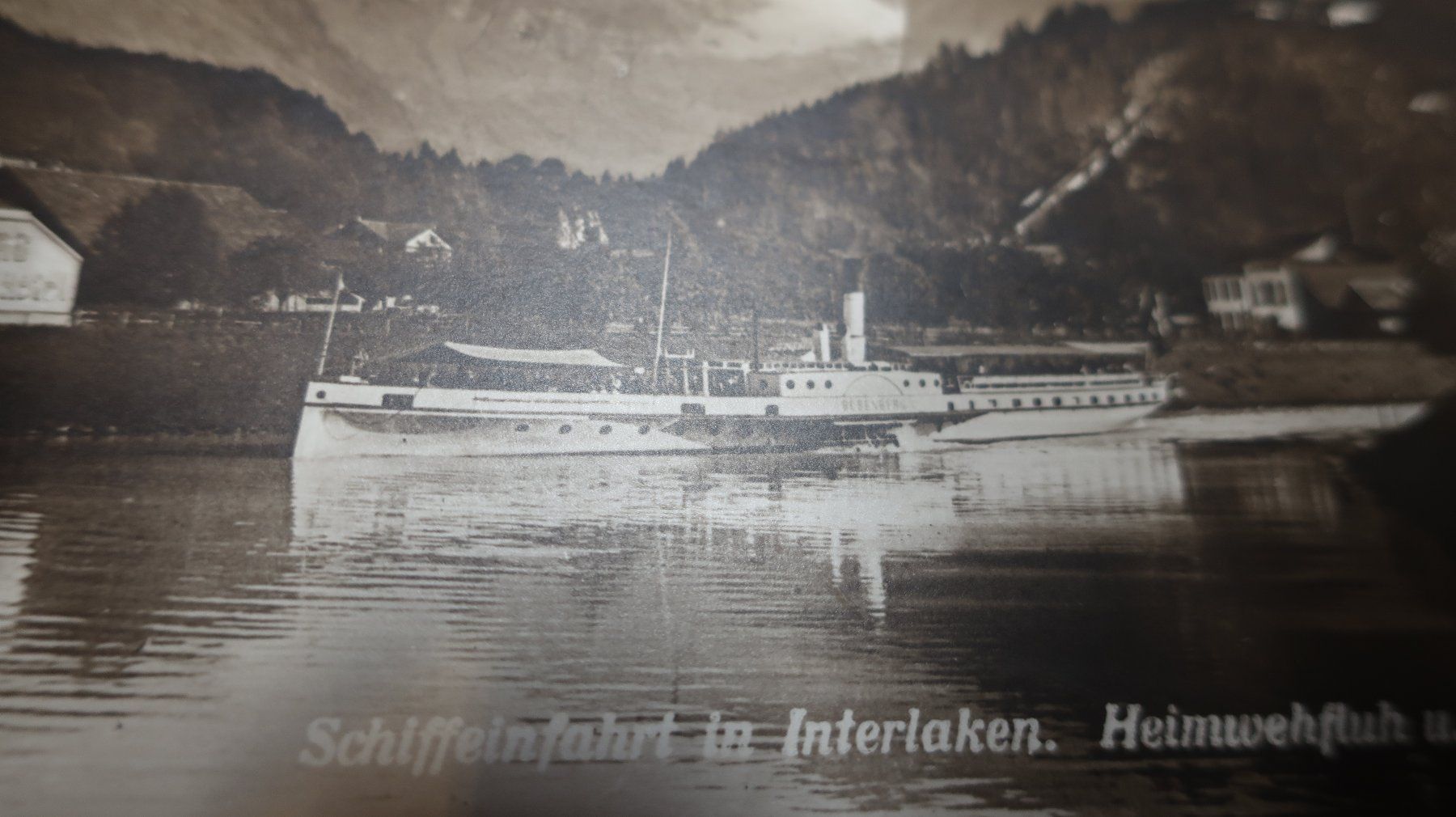 Cartes postales: Schiffeinfahrt in Interlaken.  Publicité Vichy-Celestins – D'occasion à Cormoret par Pascalll2001 2