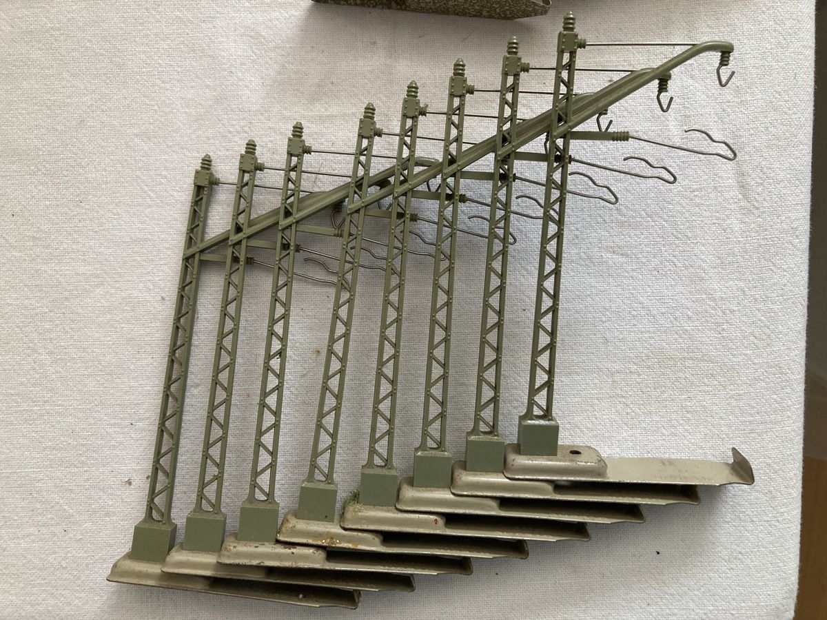 Märklin Modellini di ferrovie: Märklin Oberleitungmasten Stk 8 – Usato da Port venduto da Ipuel