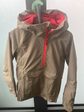Skijacke Gr 143-152 cm zuverkaufen hat leichte Flecken