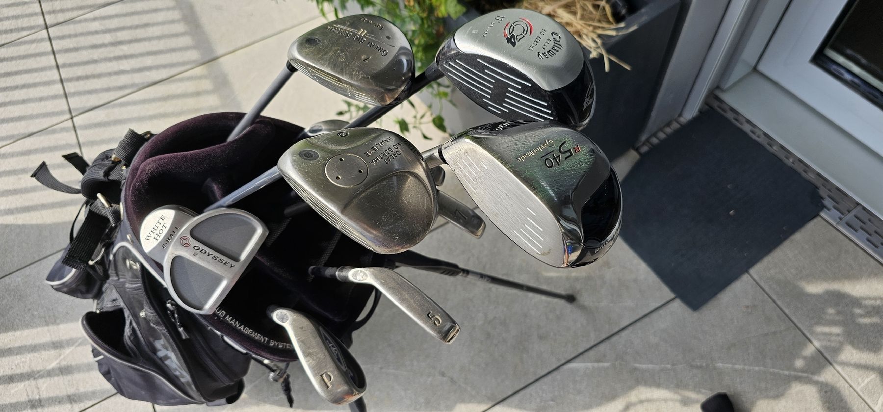Clubs & Sets: Golfset komplett mit Bag, driver, Eisen, Putter     – D'occasion à Luzern par C12