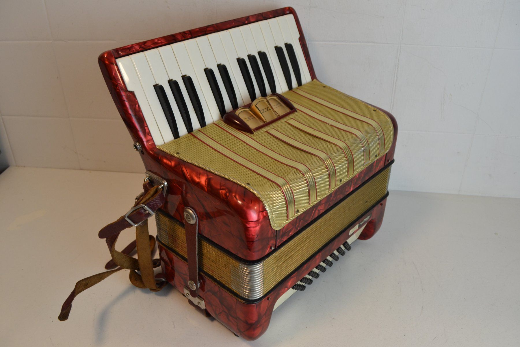 Hohner Musikinstrumente: Akkordeon chromatisch Hohner Concerto I – Gebraucht aus Zürich von Brockito 1