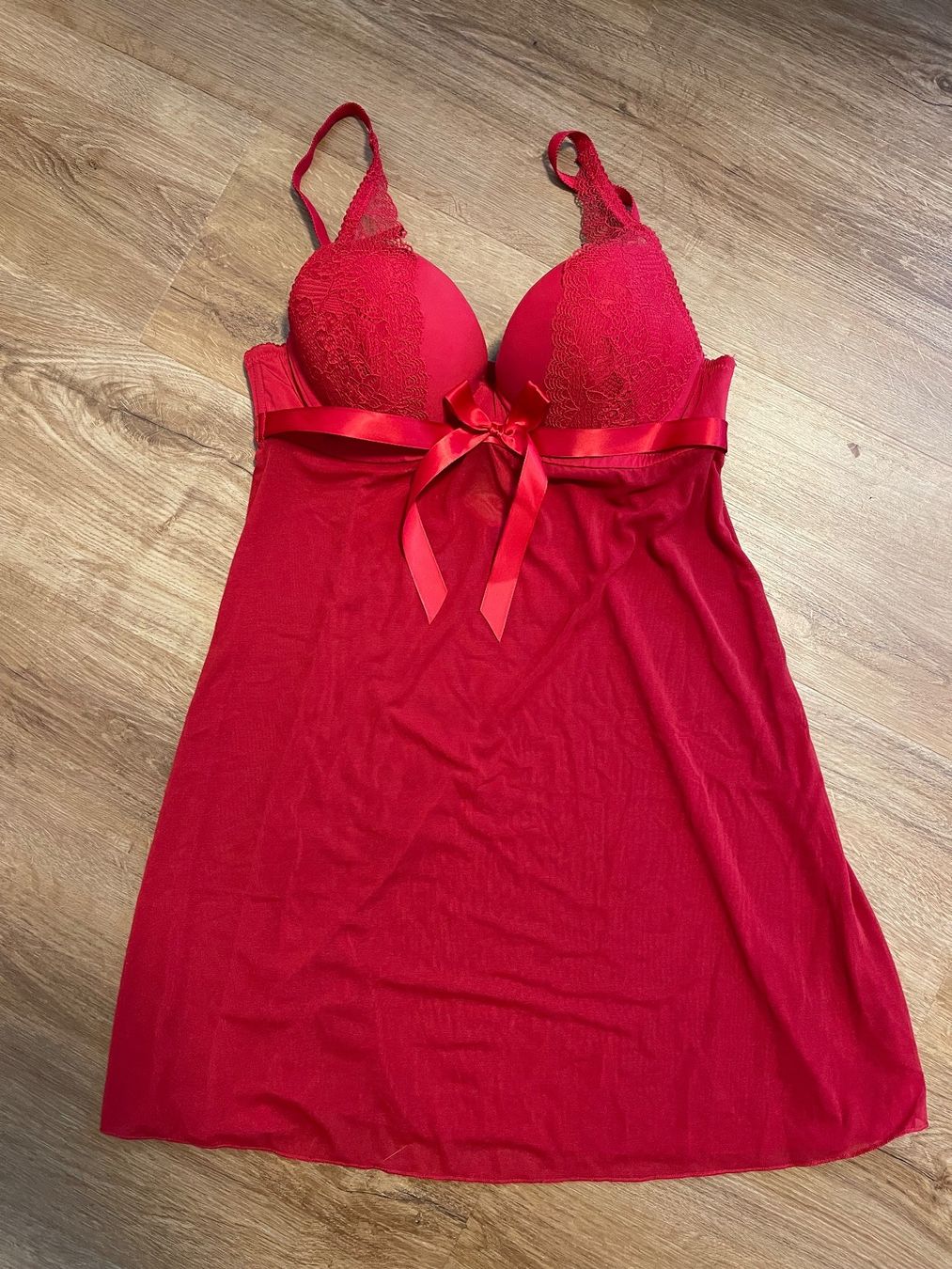 Altra biancheria intima: Negligee in Rot mit Cup B Grösse S – Usato da Bassersdorf venduto da Sandy456