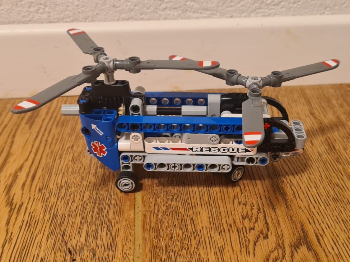 Lego Spielzeuge: Lego Technic 42020 - Doppelrotor-Hubschrauber – Gebraucht aus Muri AG von Nicky_Tricky 1