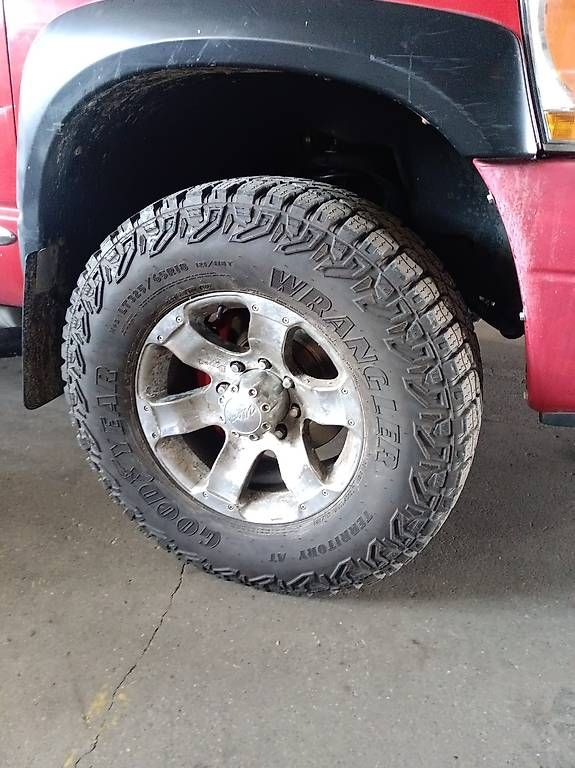 Pneumatici & Ruote complete: Reifen 325/65R18Zoll – Usato da Arnegg venduto da Funny05