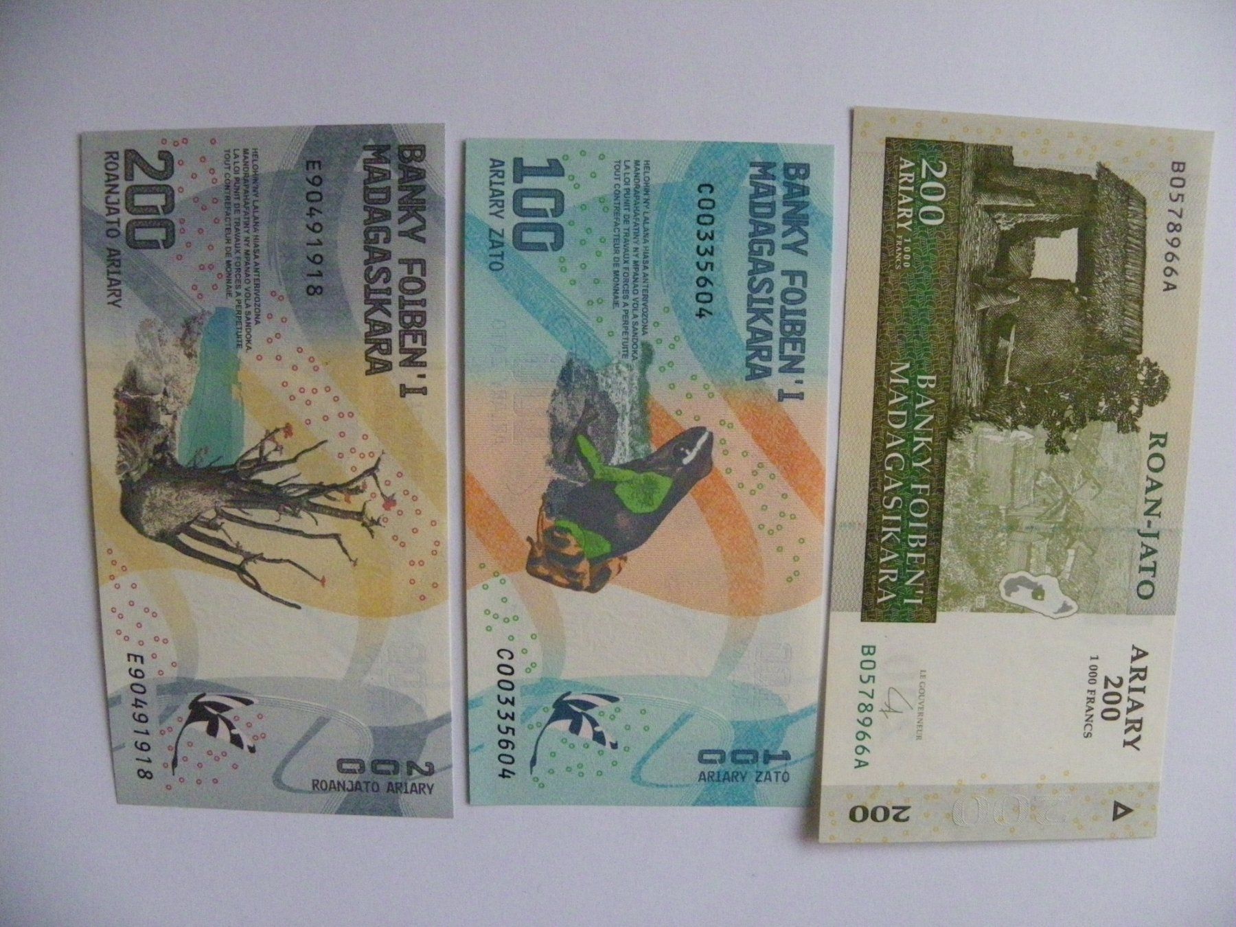 Banconote: Madagaskar Set 3 Stück, 100, 200 Ariary, Unc – Nuovo (secondo la descrizione) da Untersiggenthal venduto da Rodri58
