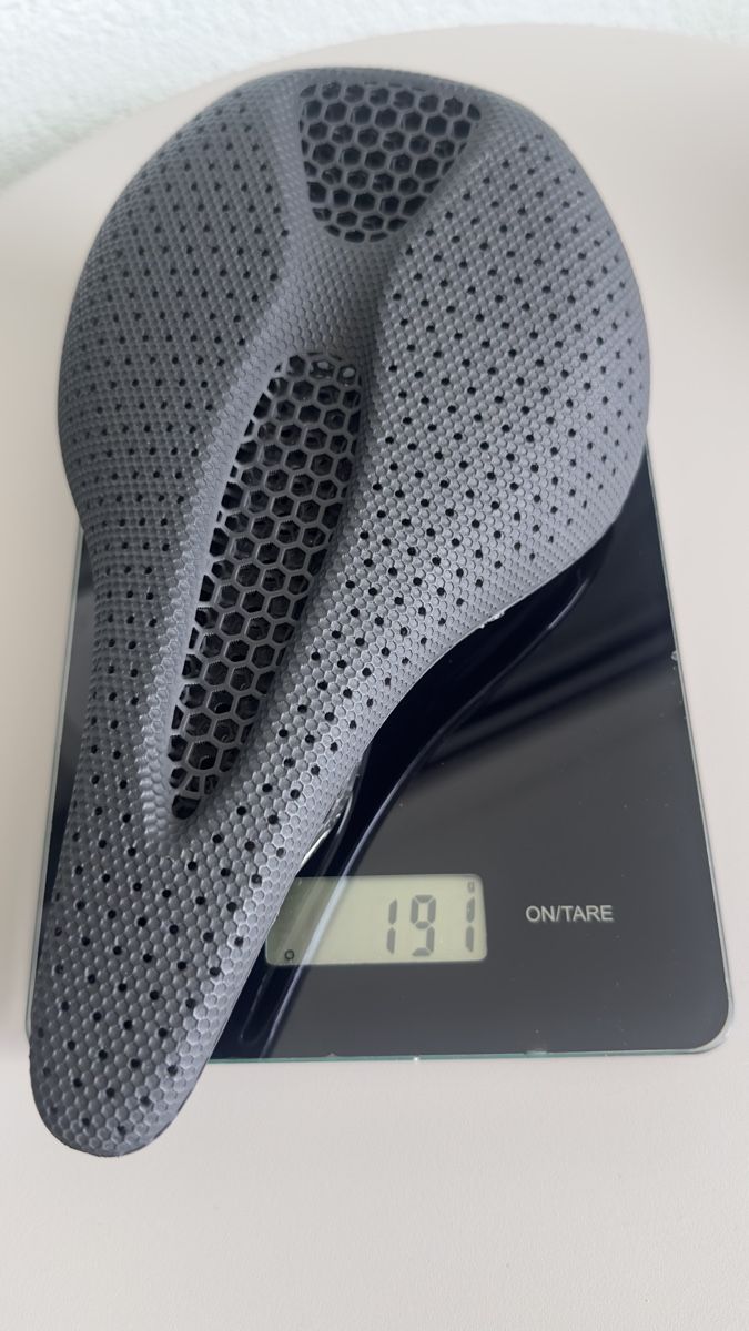 Pièces détachées: 3D Carbon Sattel  – Neuf (Voir description) à hochdorf par oxido007 7