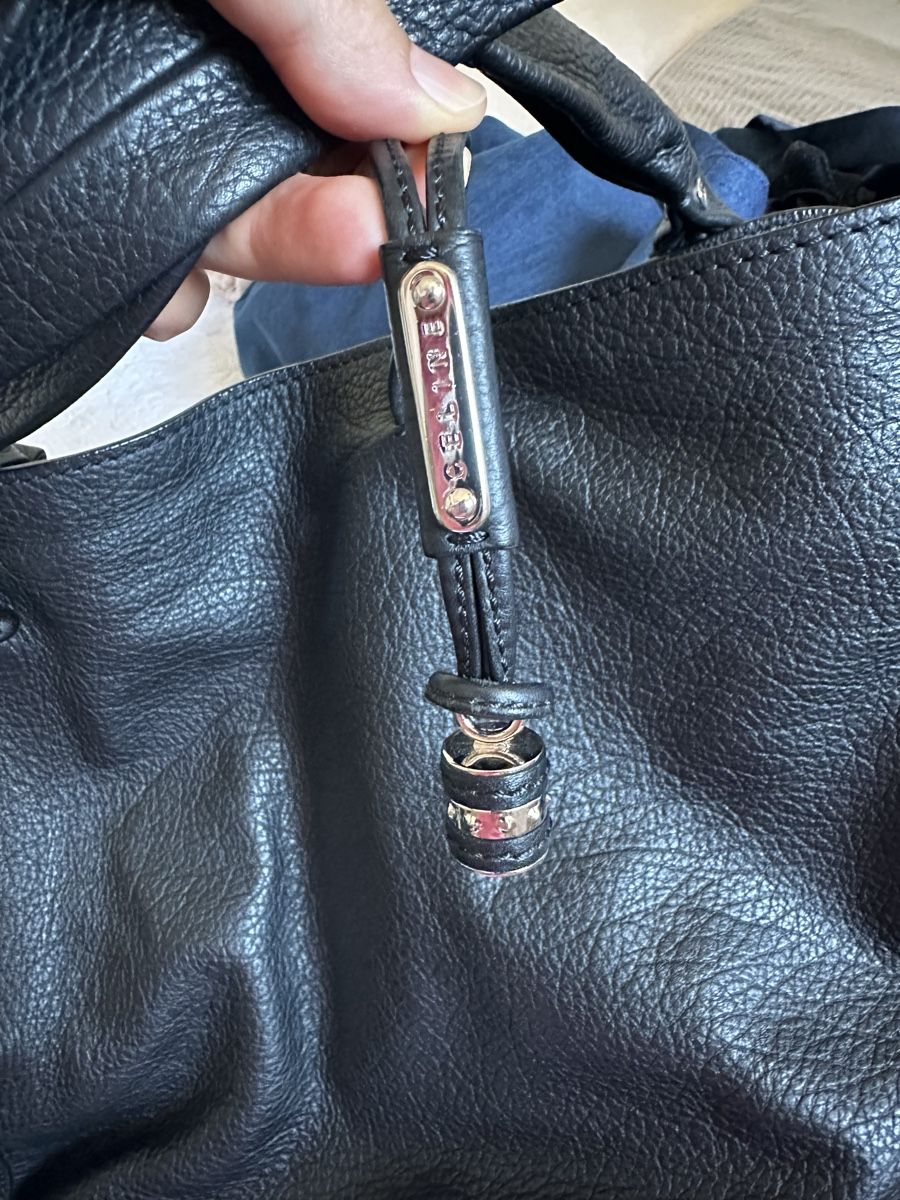 Celine Sacs femmes: Celine Handtasche Schwarz Leder – D'occasion à Rueschlikon par Lola213 3