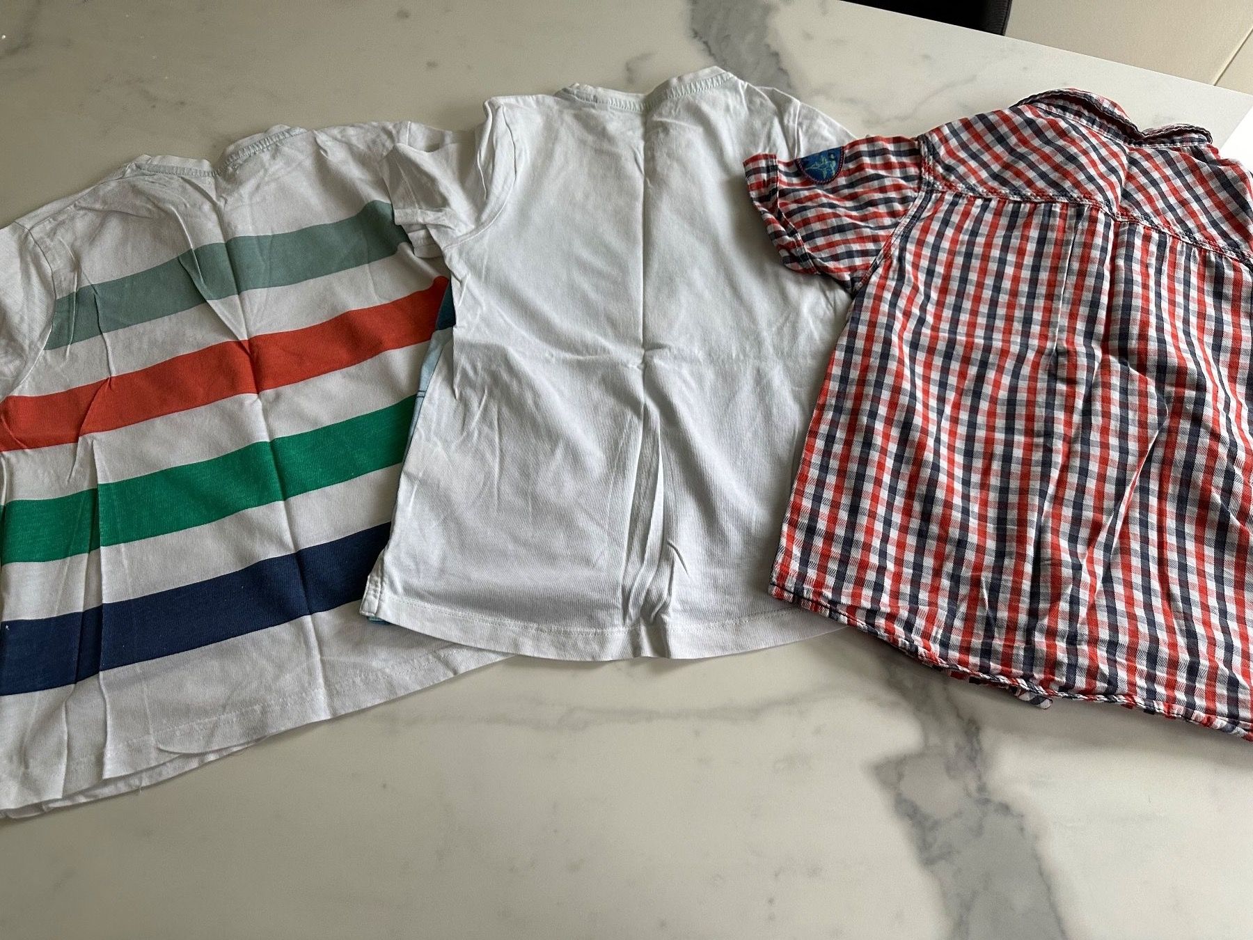 Camicie, T-shirt & Polo: 2 T-shirts 1 Hemd - Set / Grösse 122 – Usato da Lausen venduto da Swissart123 1