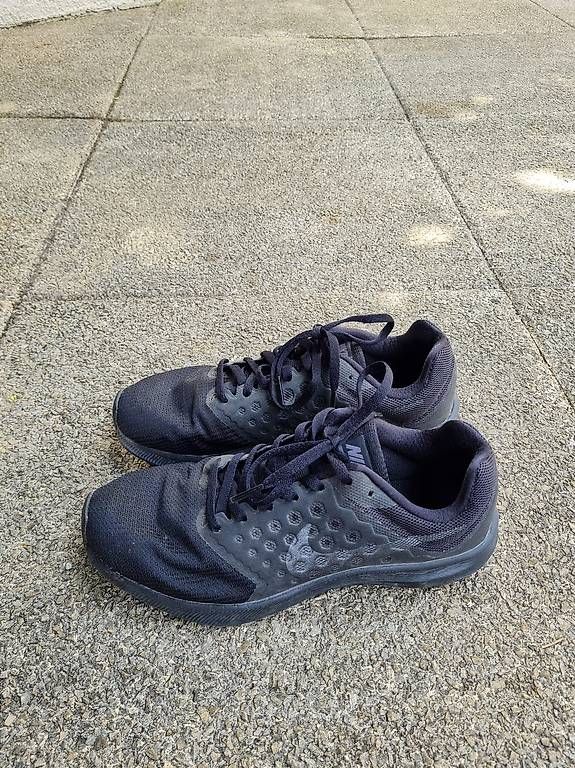 Chaussures femmes: Damen Sneaker Gr. 38 – D'occasion à La Heutte par tau_5vvl