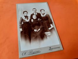 SCHWIIZER FAMILIE DAZUMAL - les JEUNES et la MERE - LAUSANNE