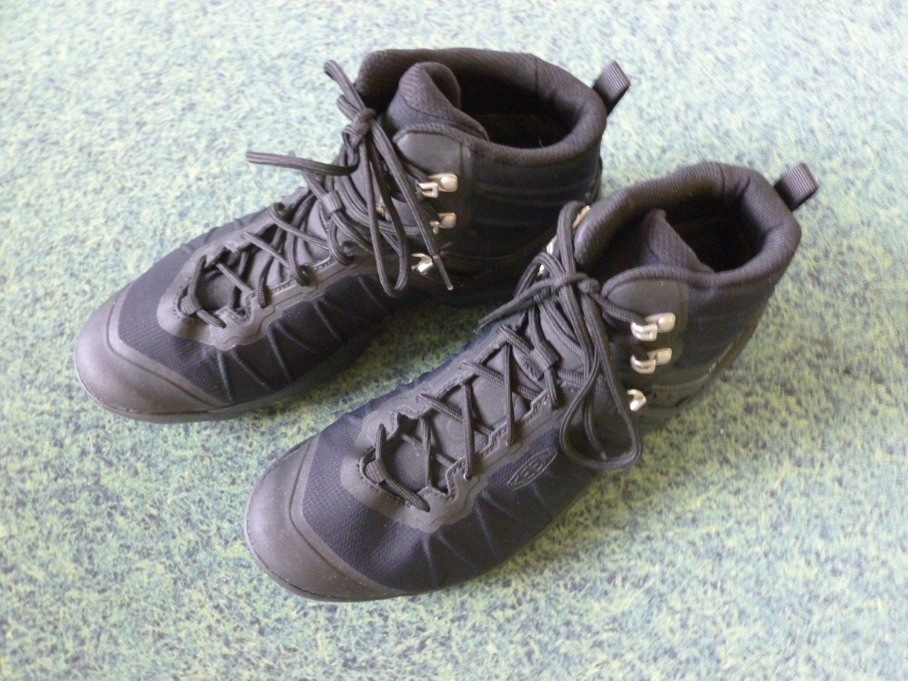 Scarpe da uomo: Trekkingschuhe KEEN Herren Grösse 44.5 – Usato da Erlenbach im Simmental venduto da laska31 2