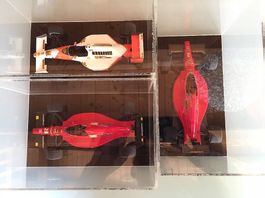 F1 3 voitures sous plexis / Modellauto
