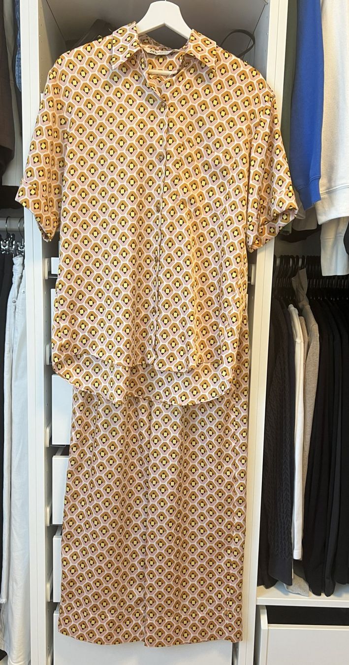 Zara Kleiderpakete: ZARA Zweiteiler Musterbluse mit Shorts – Gebraucht aus Bülach von deinmica
