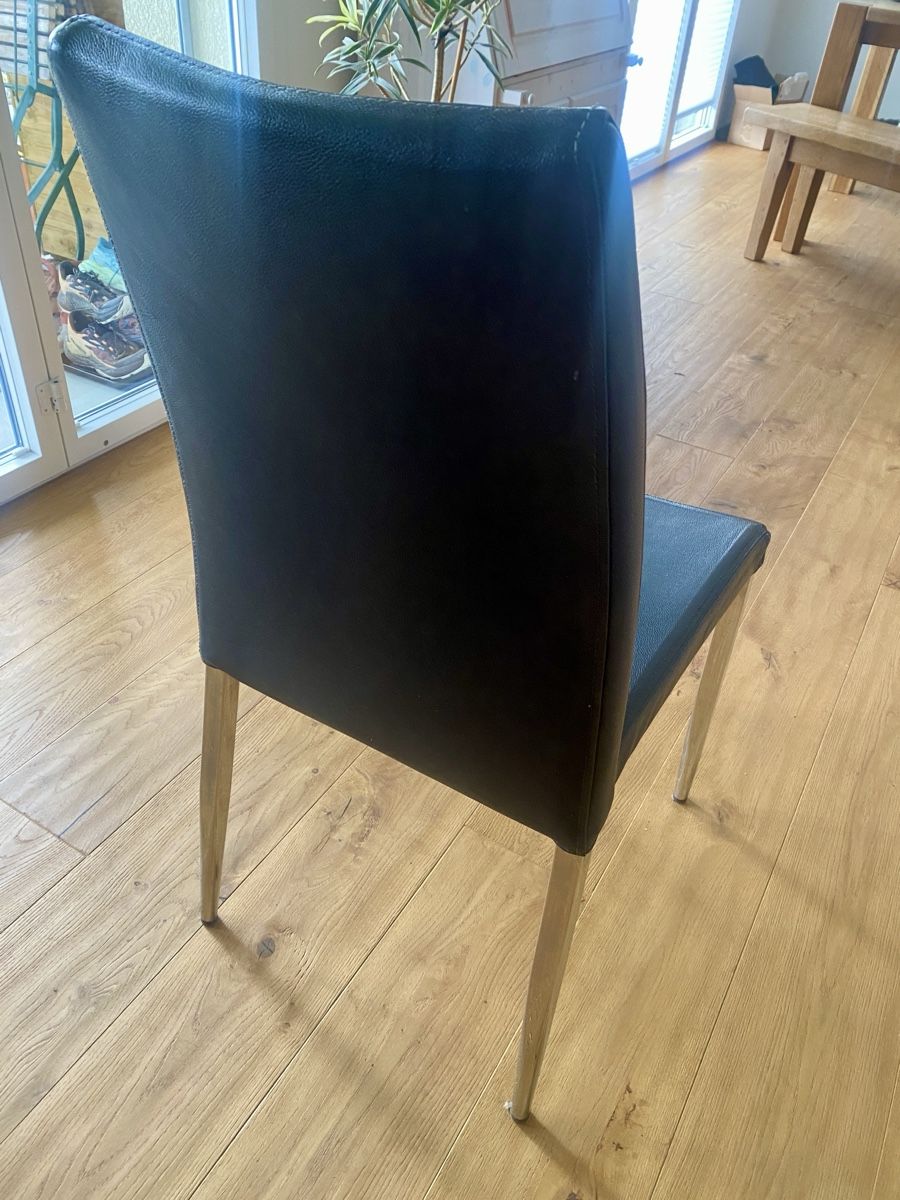 Set de table et chaises: Wunderschöner massiver Holztisch mit 6 Stühlen – D'occasion à Wattenwil par Bucht_BE 3