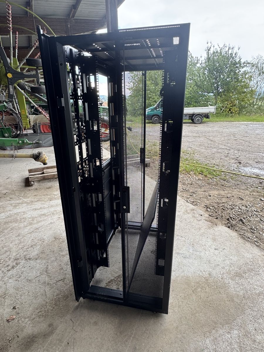 Apc Racks & Cavalletti: Verkaufe gebrauchten APC Serverschrank / Serverrack. – Difettoso da Aristau venduto da bro_k98s 2