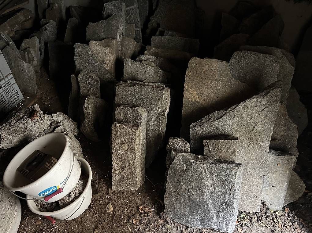 Steine & Dachziegeln: Mix Granitsteinplatten Vallemaggia – Gebraucht aus Avegno von CaVal13 1