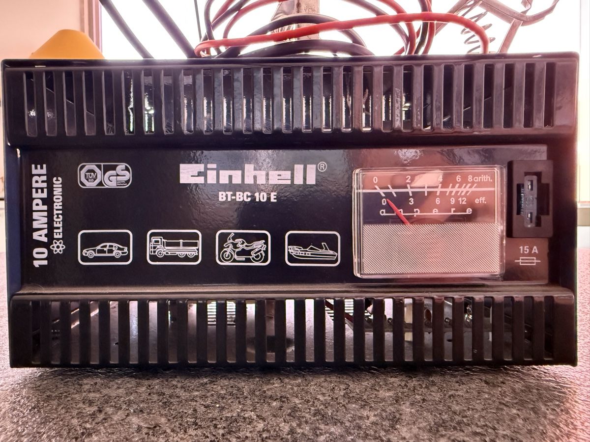 Einhell Batterieladegeräte: Einhell BT-BC 10 E Ladegerät – Gebraucht aus Appenzell von Rebro 1