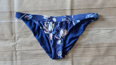 Billabong Bikini-Slip - S - Marineblau mit Blumenprint🌸
