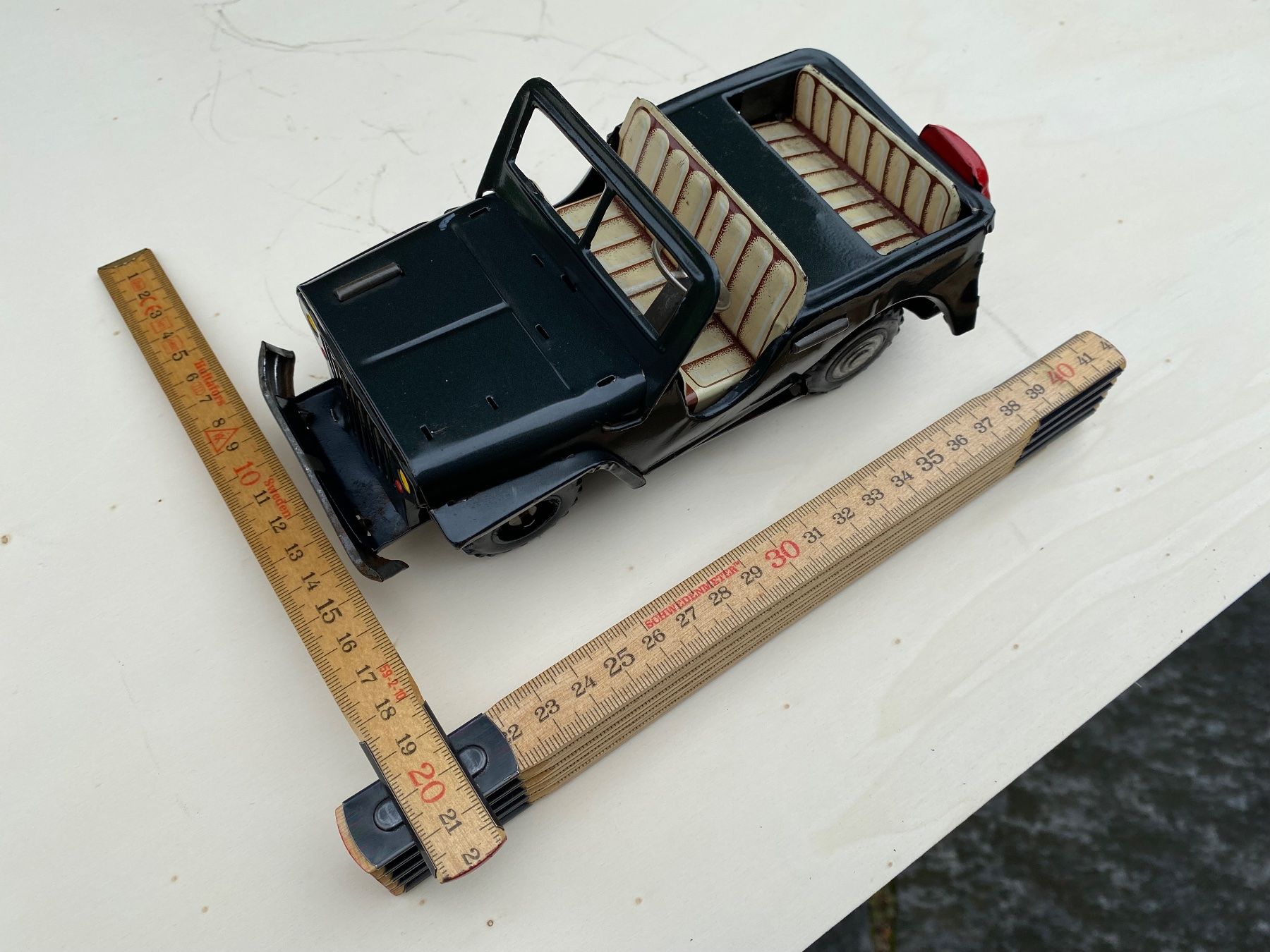 Giocattoli: alter Jeep aus Blech Made in Japan – Difettoso da Feldbach venduto da Olive1 9
