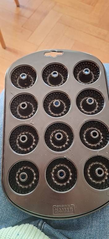 Teglie da forno: Backform 12 Mini Gugelhöpfli – Usato da Basel venduto da sus_5gys