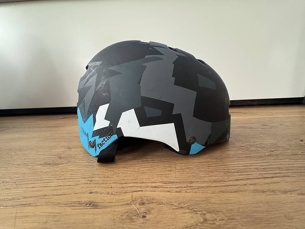 Caschi: Casque Bell – Usato da Ursy venduto da LiloNorma