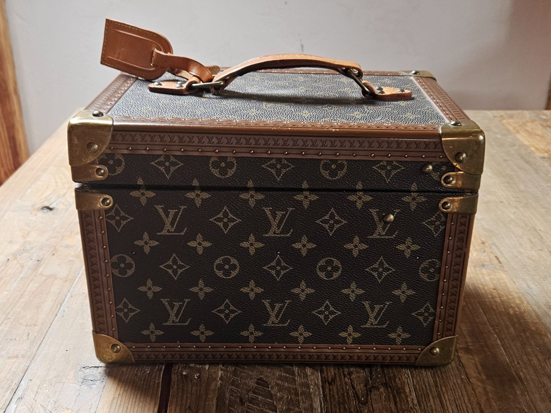 Louis Vuitton Custodie per cosmetici: Louis Vuitton Kosmetikkoffer – Nuovo (secondo la descrizione) da Meyriez venduto da Zigzagzug 2