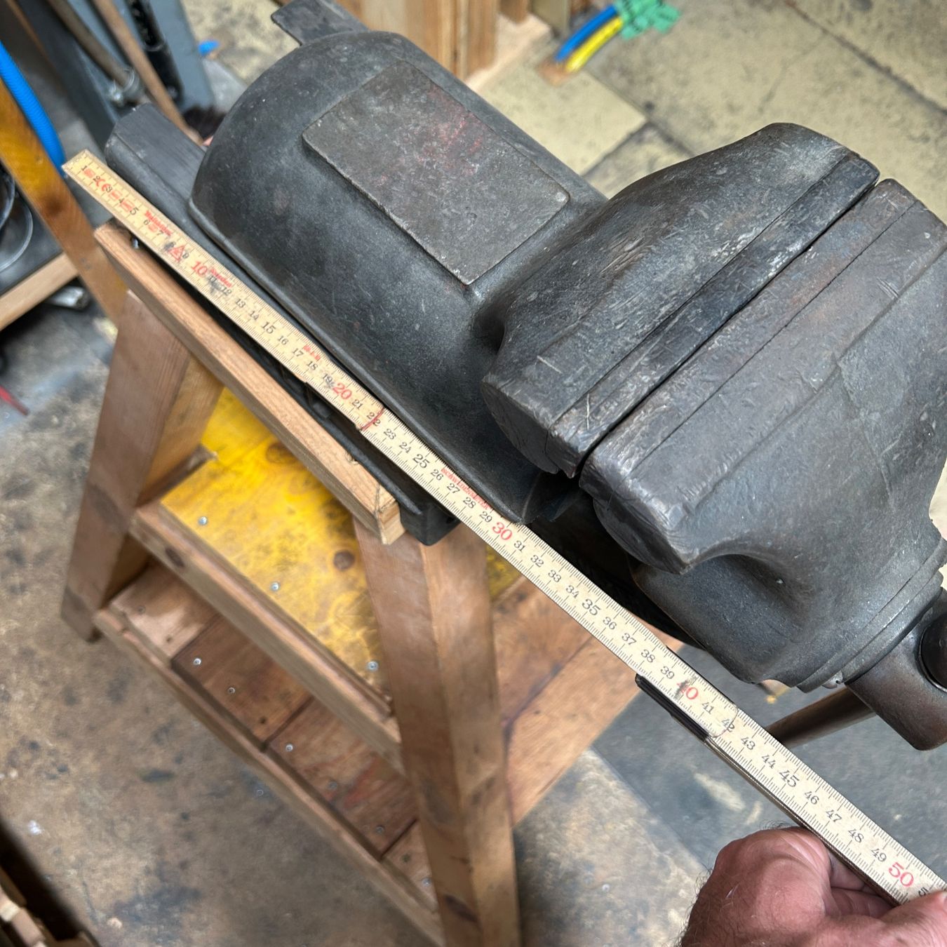 Gressel Alle Werkzeuge: Grosser Massiver Gressel Schraubstock 150mm auf solidem Bock – Gebraucht aus Untersiggenthal von sinamoll 9