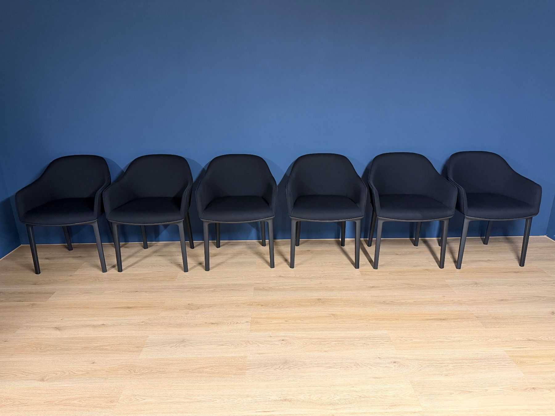Vitra Sedie: 6er Set Original Vitra Softshell Stühle von Bouroullec – Usato da Winterthur venduto da Restored