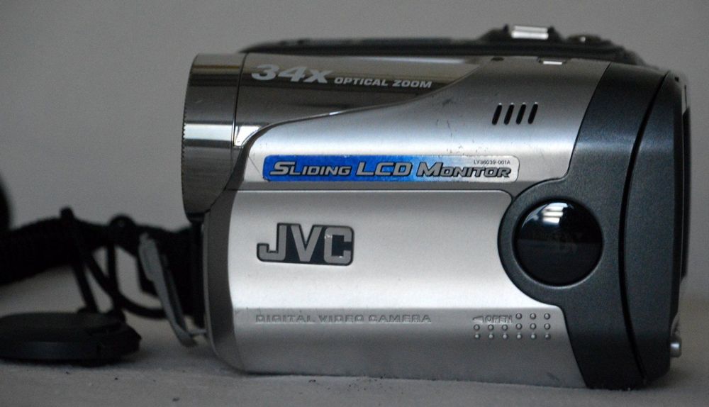 CAMESCOPE MINI DV JVC