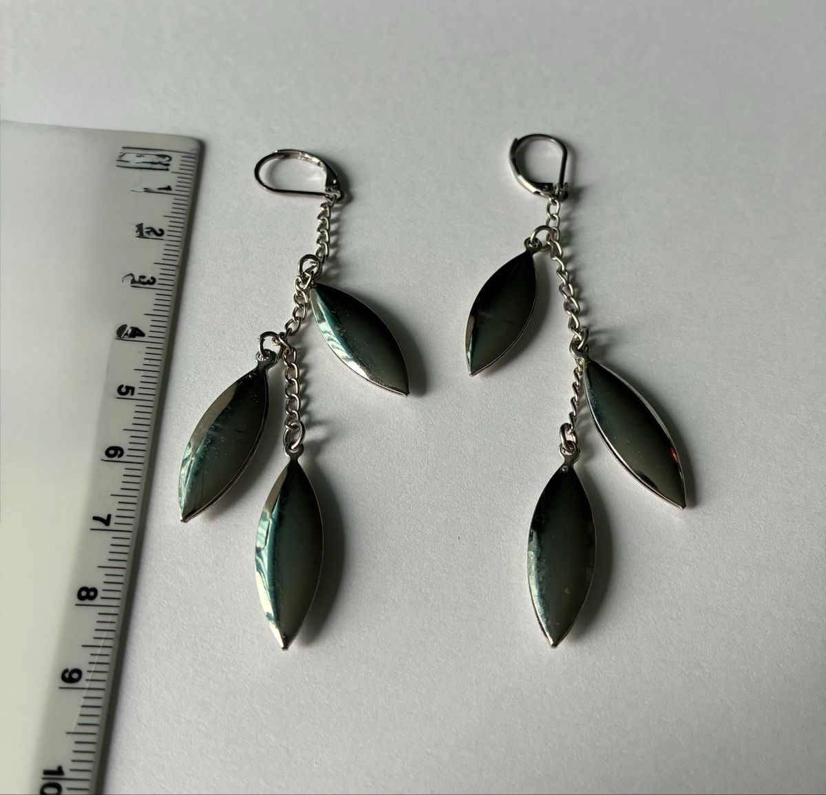 Ohrringe & -stecker: Silver tone dangle earrings leaf design – Gebraucht aus Basel von cat_sq5m 2