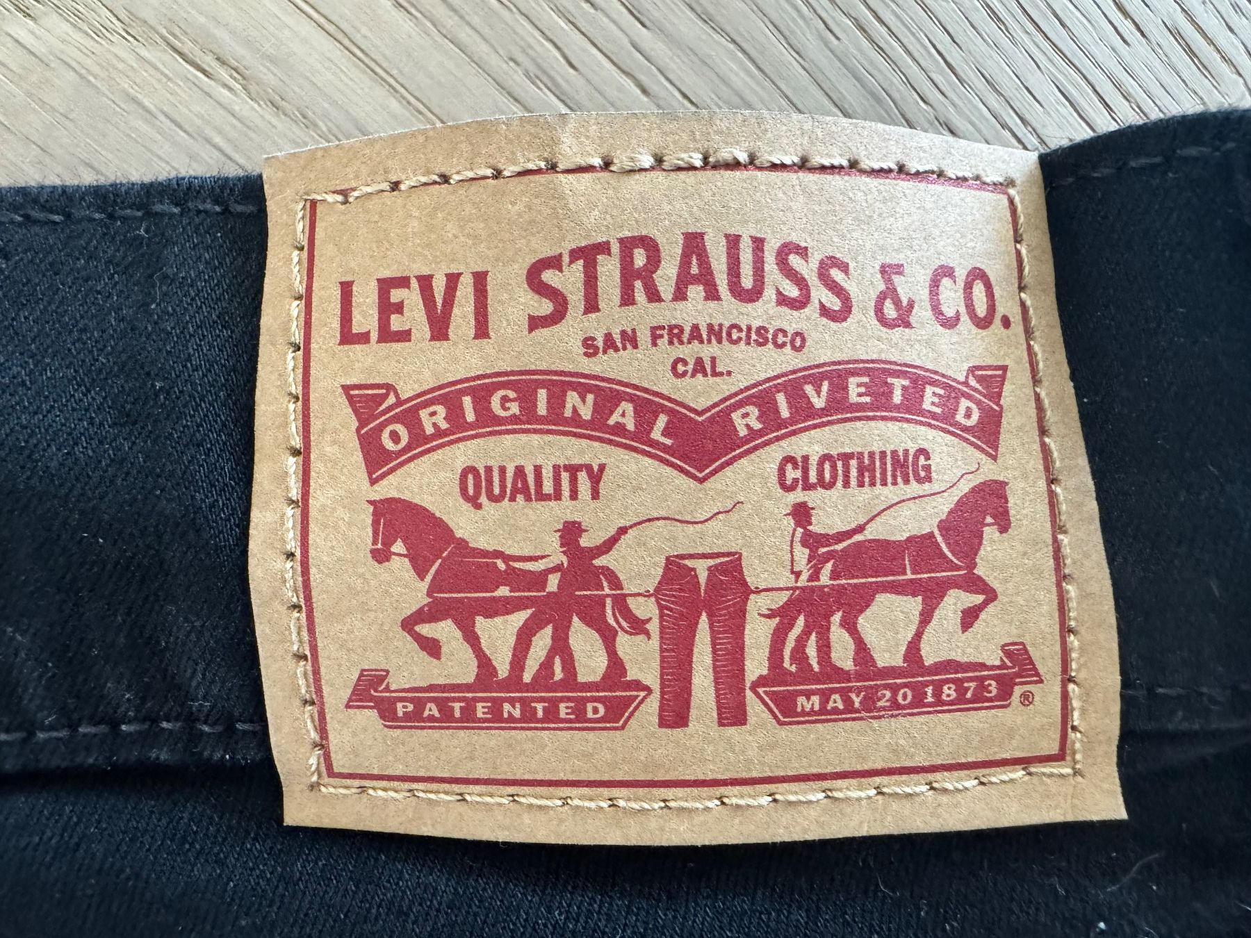 Levi's Jeans: Ungetragene schwarze Levis Retro High 26/30 – Nuovo (secondo la descrizione) da Rothrist venduto da tsu_hq6k 2