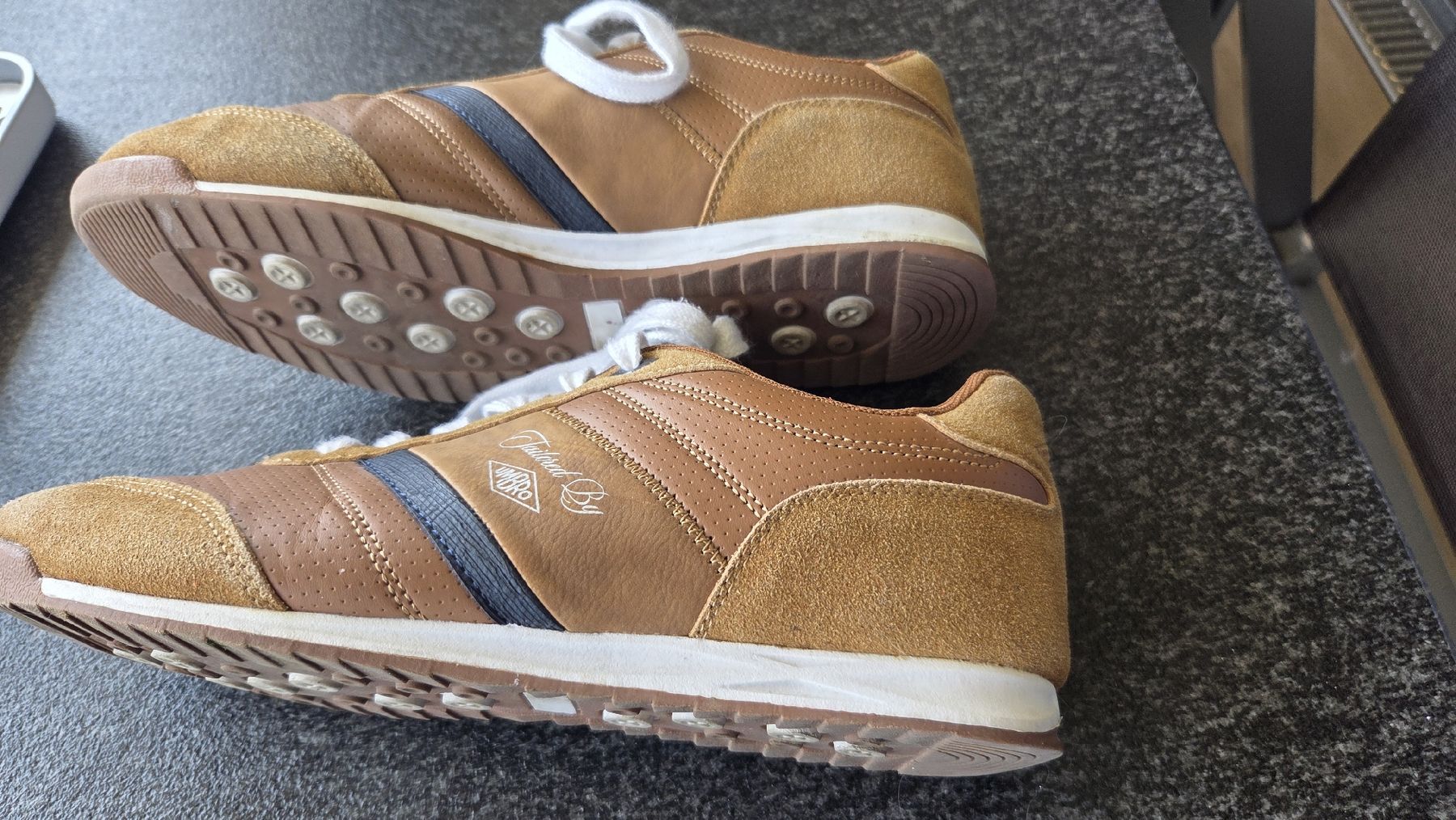Scarpe da uomo: UMBRO sneakers  – Usato da Le Pâquier-Montbarry venduto da Gruyere77 2