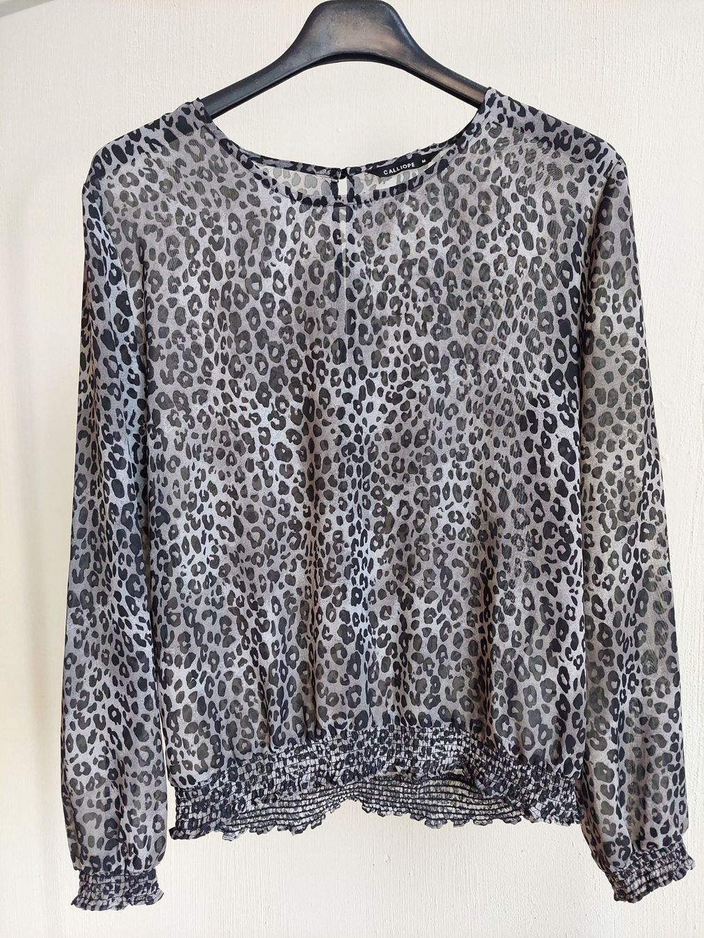 Blusen: Bluse langarm, Gr. M, Leopardenmuster, grau-schwarz – Gebraucht aus Sursee von juliia_725