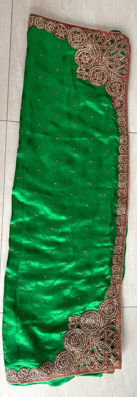 Robes: Saree grün mit Steinen – Neuf (Voir description) à Wichtrach par Alyasahana 3