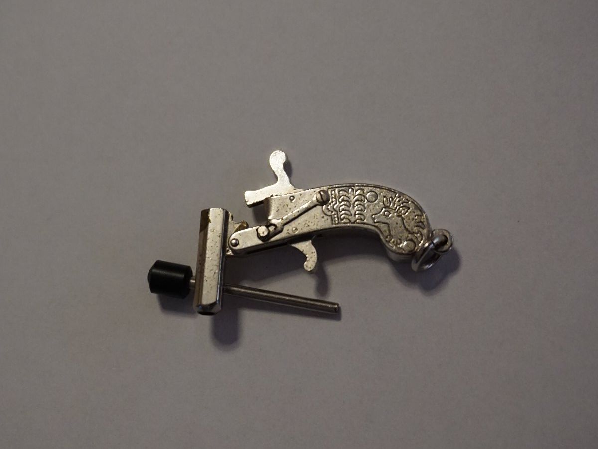 Schlüsselanhänger & - bänder: Porte clé pistolet décoratif miniature – Gebraucht aus Martigny von kabgayi 2